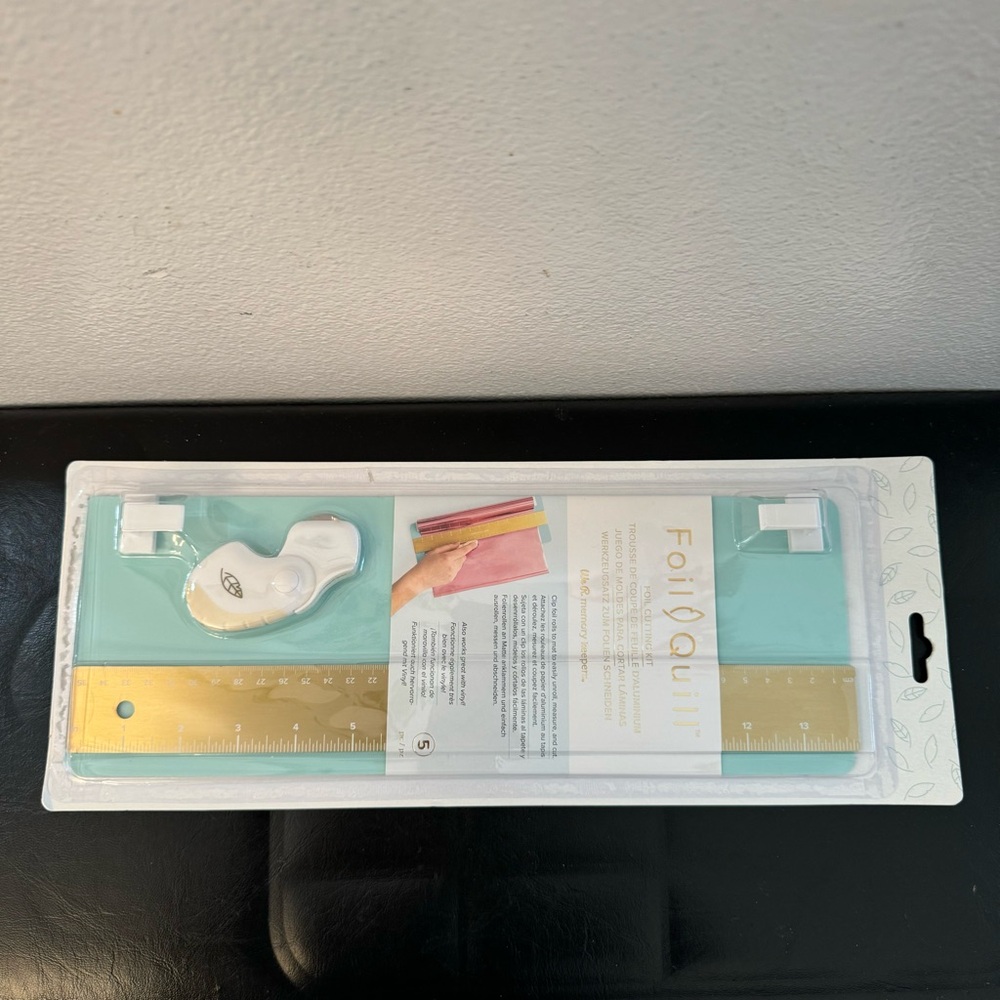 New. We R Memory Keepers Foil Quill Foil & Vinyl Cutting Kit